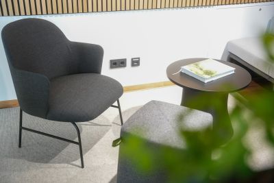 Eleganter und schlichter Relaxsessel im cleanen Design