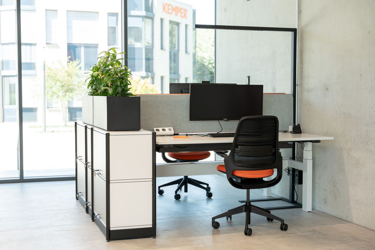 Der moderne Arbeitsplatz verbindet Mensch, Raum und Technik